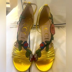 GUCCI leather embroidered heels